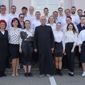 PHOTO-CHOIR-1-300x300